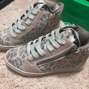 NWT girls glitter high top sneakers size 2